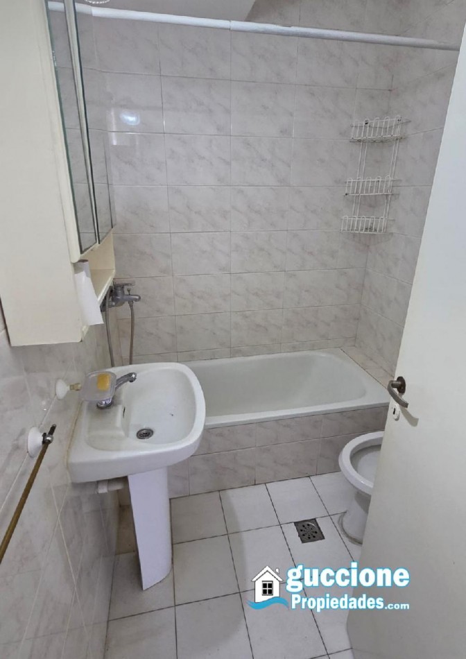 ALQUILAMOS DEPARTAMENTO EN PLANTA ALTA, CALLE MAGALLANES 6109.