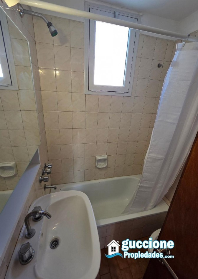 En alquiler departamento en planta alta, zona Friuli y Ortiz de Zarate
