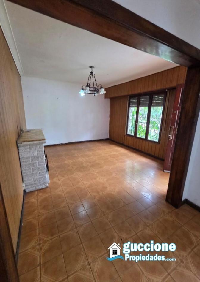 CLASICO CHALET EN BARRIO LAS AVENIDAS 