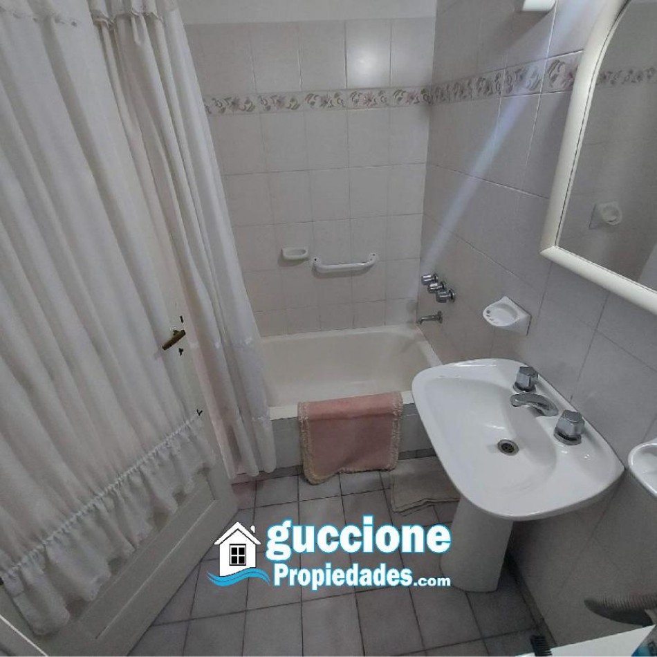 EN LO MEJOR DE LA AVENIDAD CHALET 3 AMBIENTES SOBRE AMPLIO LOTE