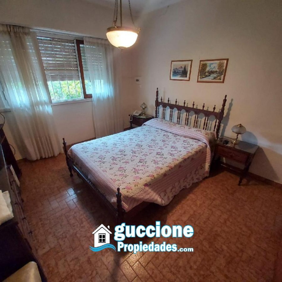 EN LO MEJOR DE LA AVENIDAD CHALET 3 AMBIENTES SOBRE AMPLIO LOTE