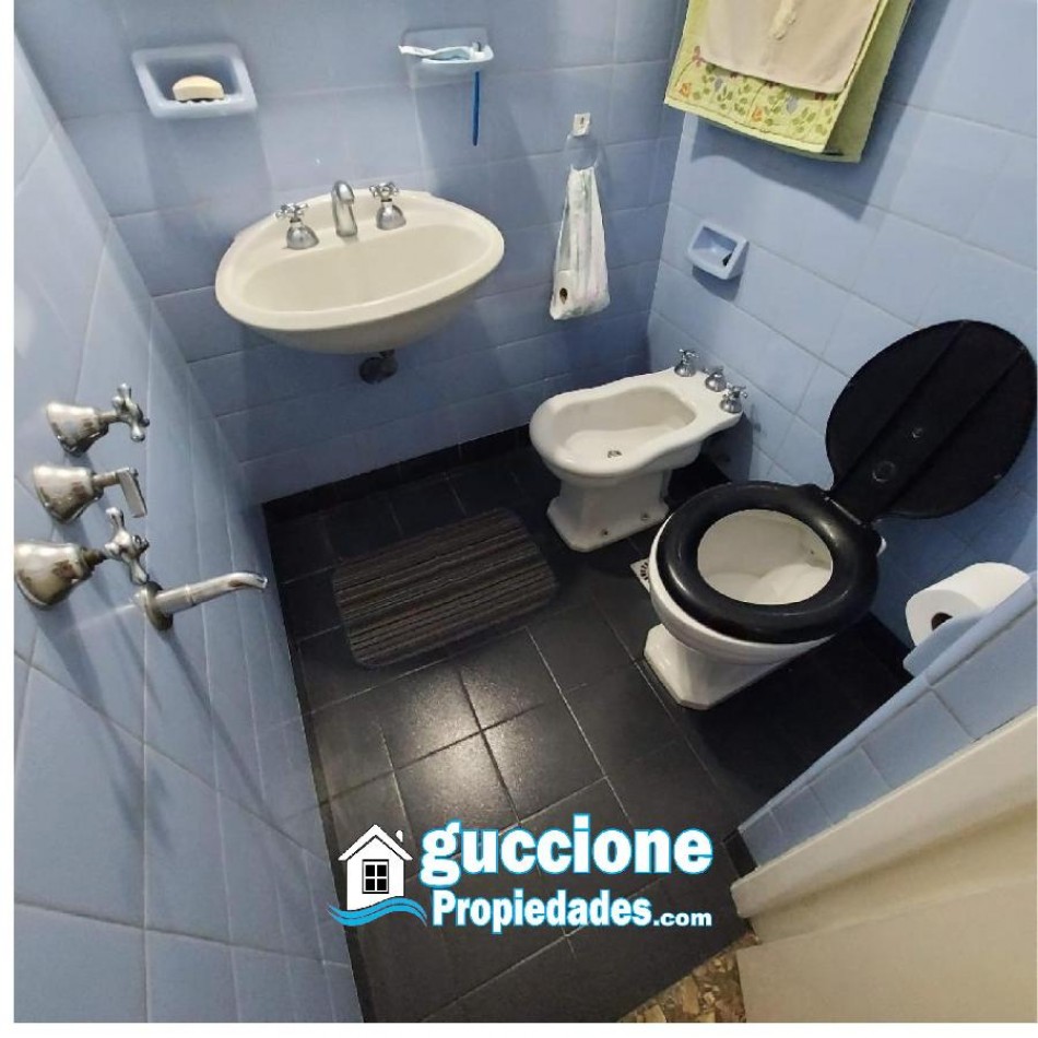 EN LO MEJOR DE LA AVENIDAD CHALET 3 AMBIENTES SOBRE AMPLIO LOTE