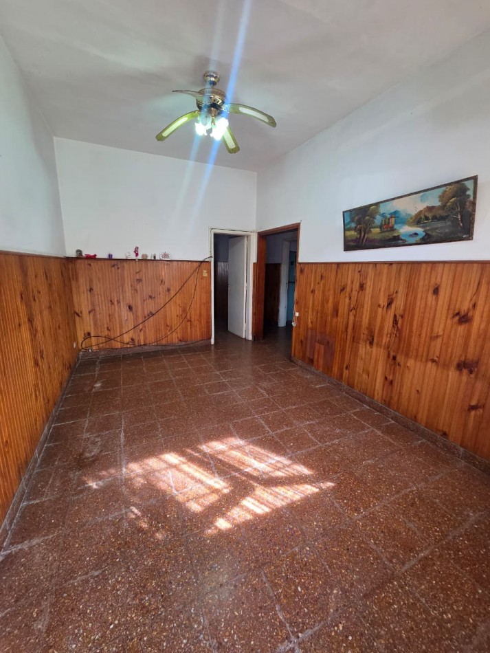 CASA FRENTE CON GARAGE 3 AMBIENTES MAS DEPARTAMENTO 2 AMBIENTES