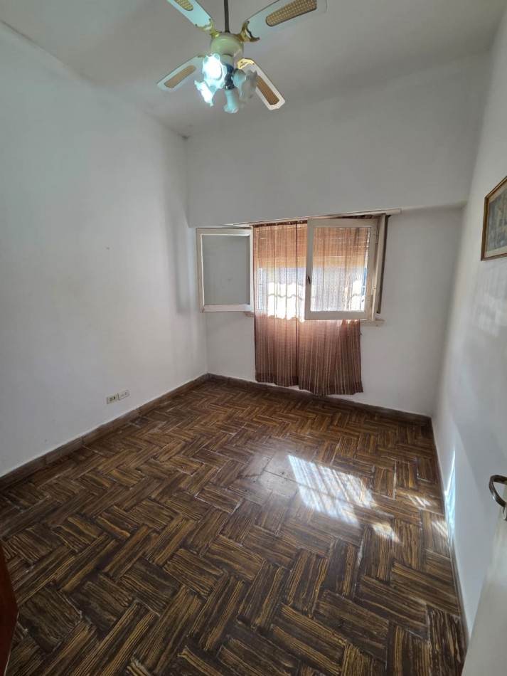 CASA FRENTE CON GARAGE 3 AMBIENTES MAS DEPARTAMENTO 2 AMBIENTES