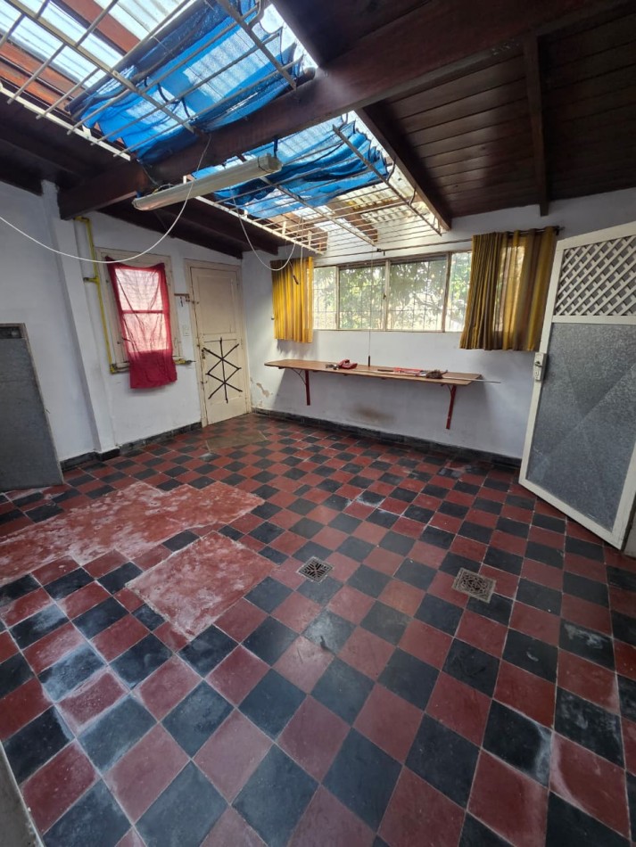 CASA FRENTE CON GARAGE 3 AMBIENTES MAS DEPARTAMENTO 2 AMBIENTES