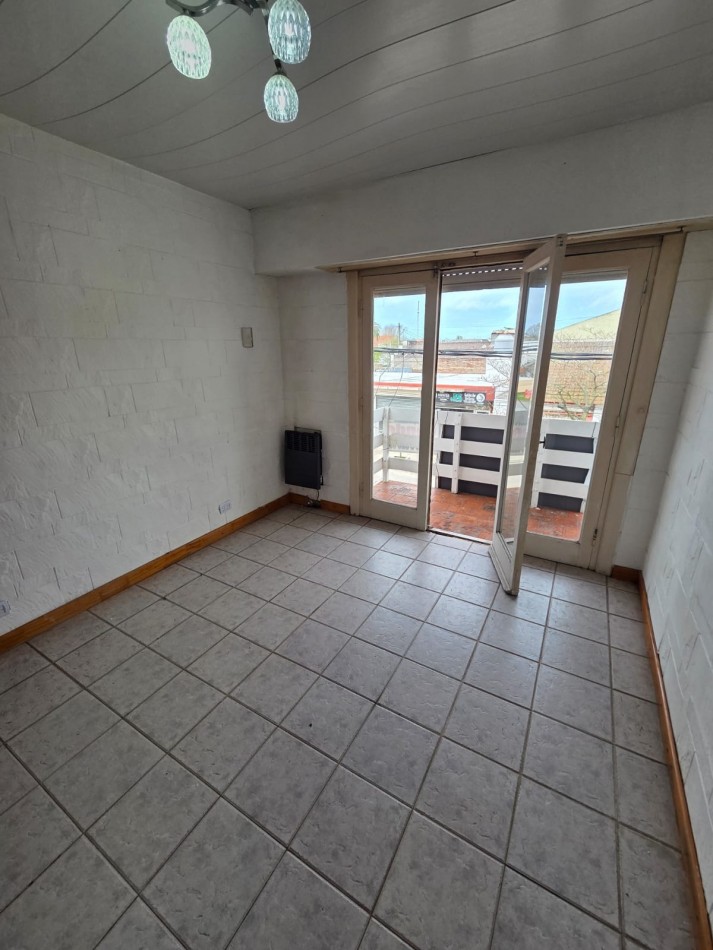 Departamento de 2 ambientes en planta alta