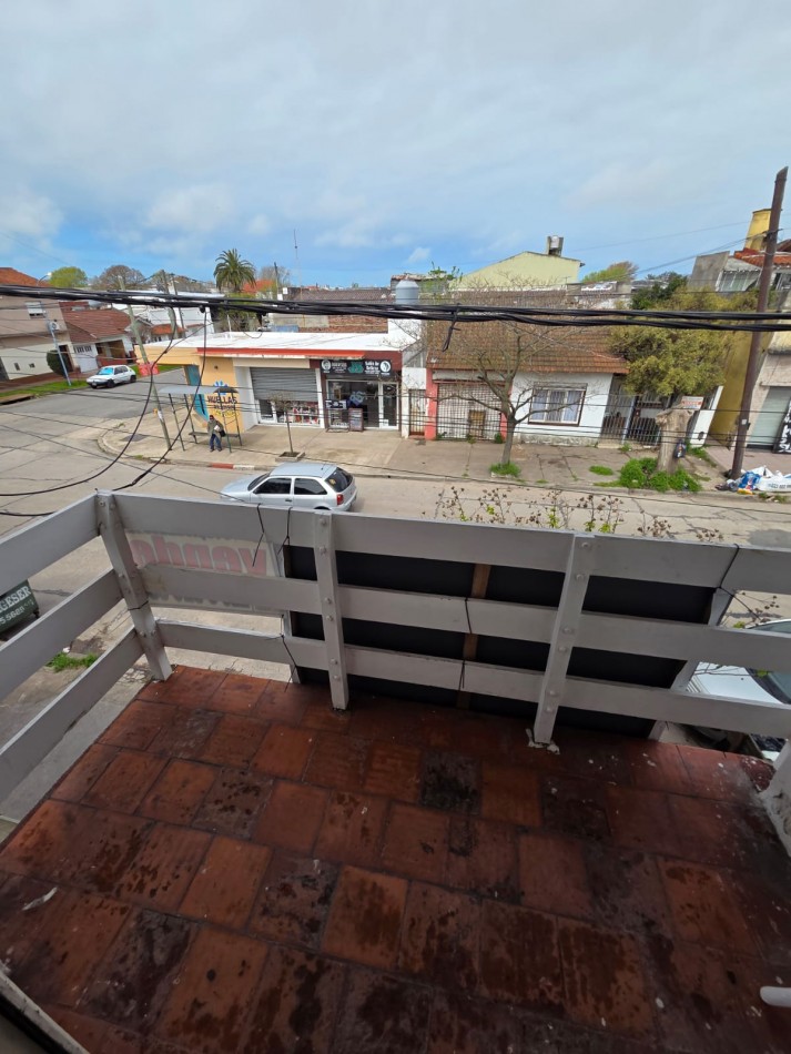 Departamento de 2 ambientes en planta alta